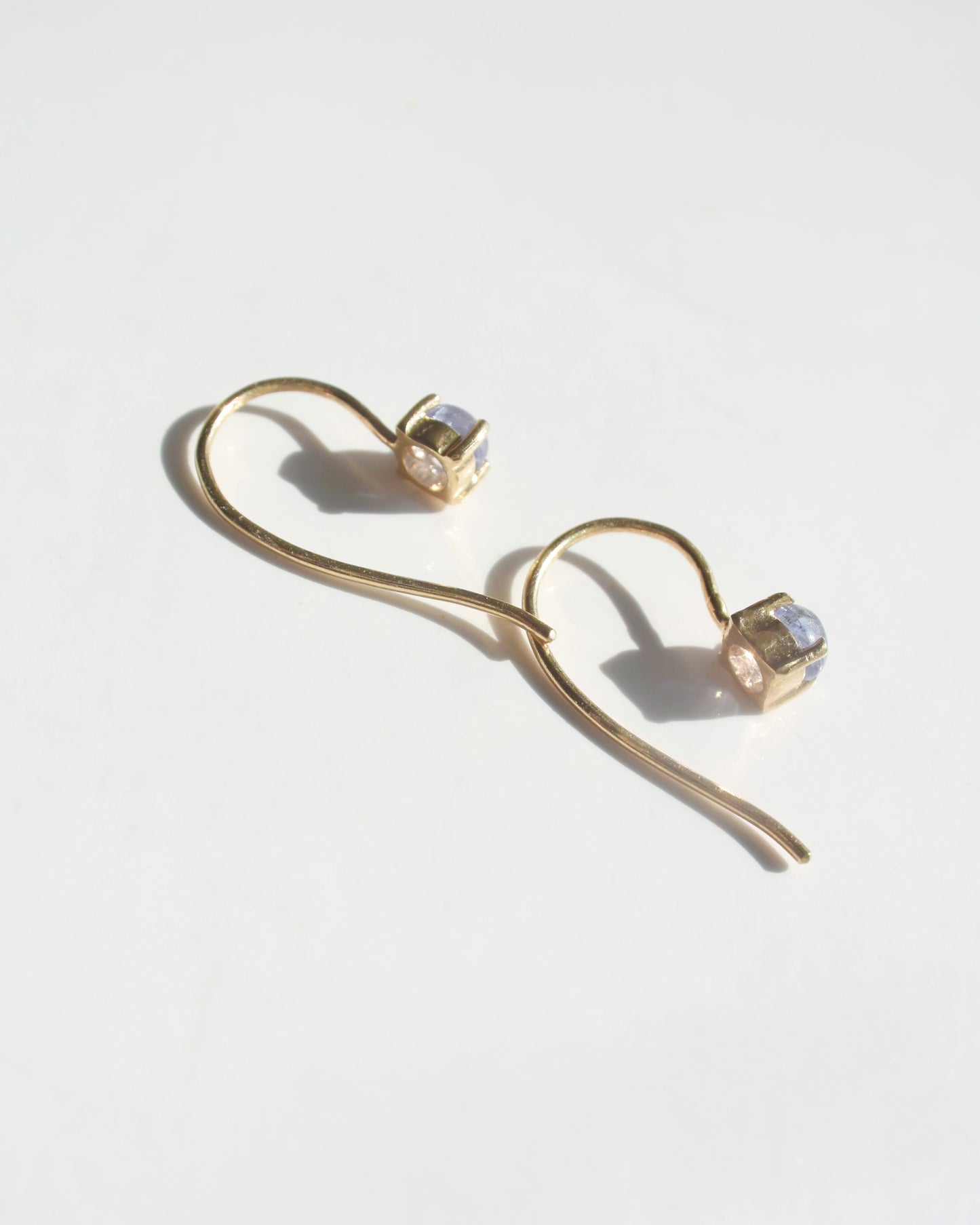 K18pt〈Hook earrings〉Tanzanite
