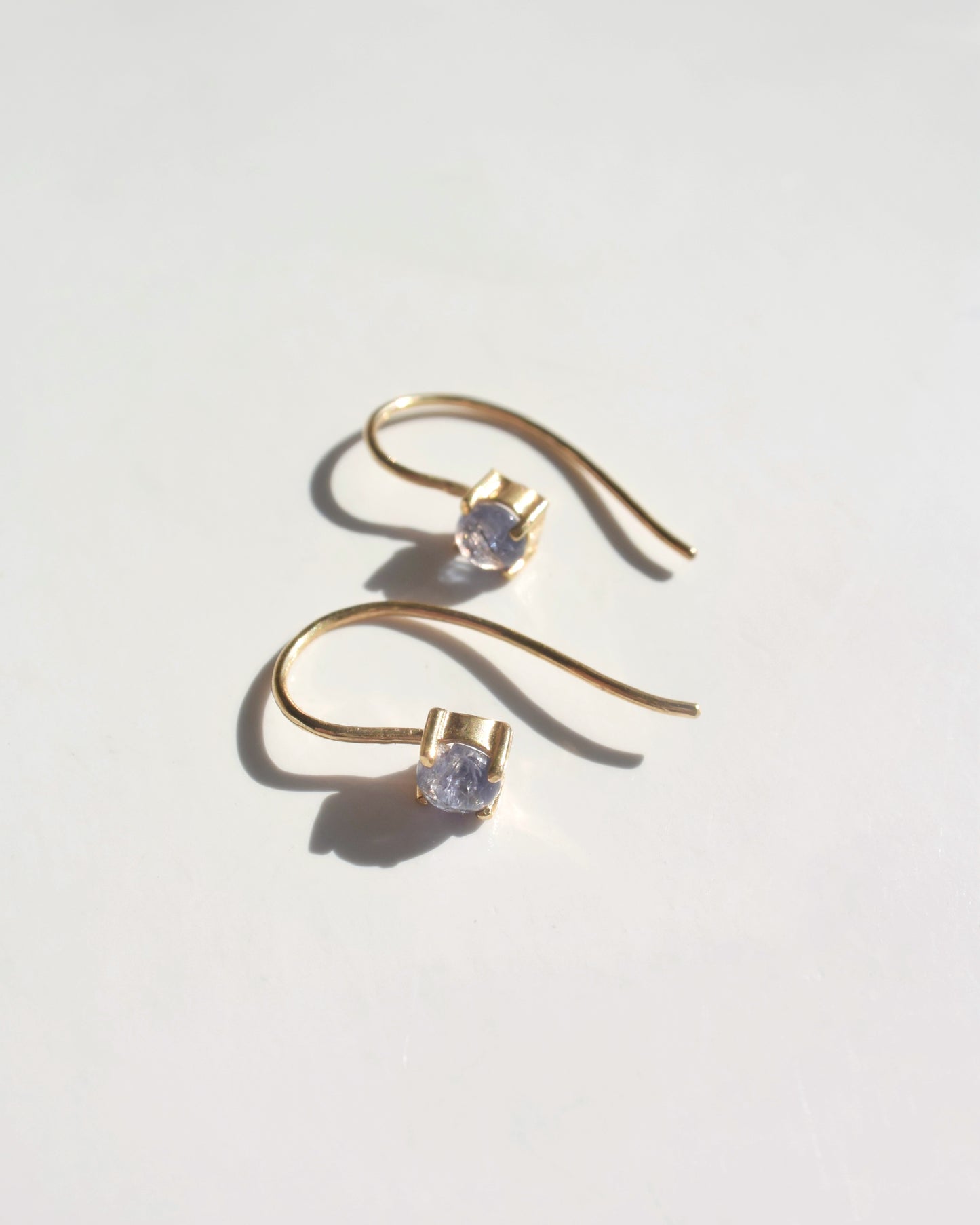 K18pt〈Hook earrings〉Tanzanite