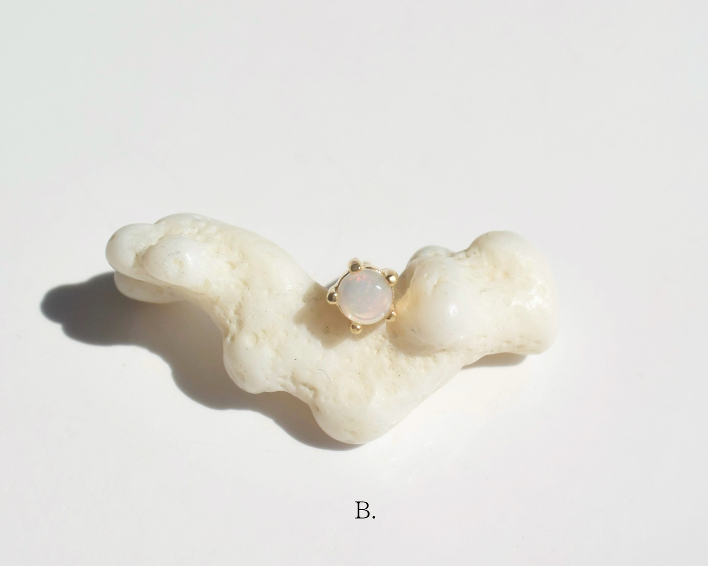 〈片耳〉K18pt〈Stone stud earrings〉-Opal-