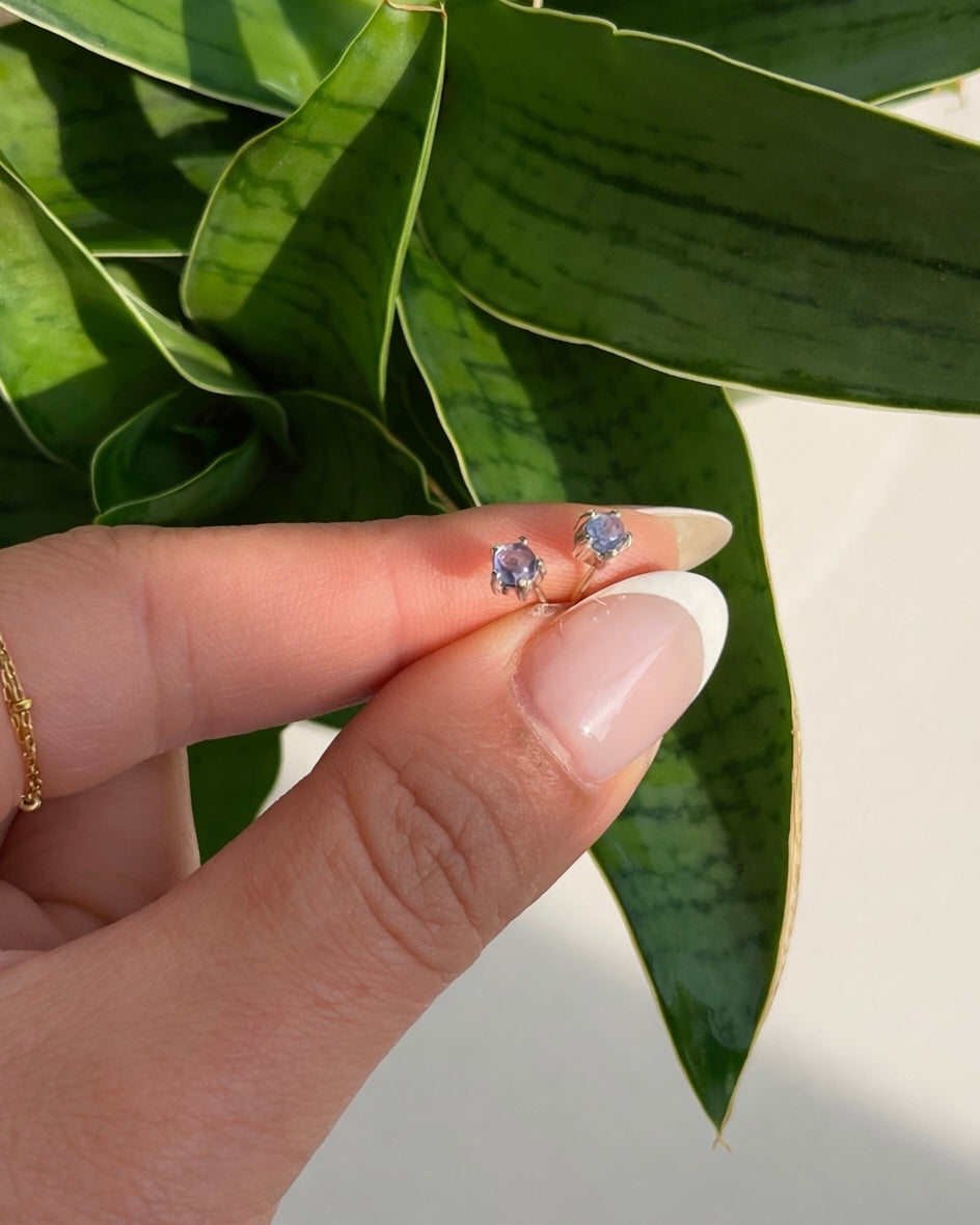 Silver〈Stone stud earrings〉-Tanzanite-