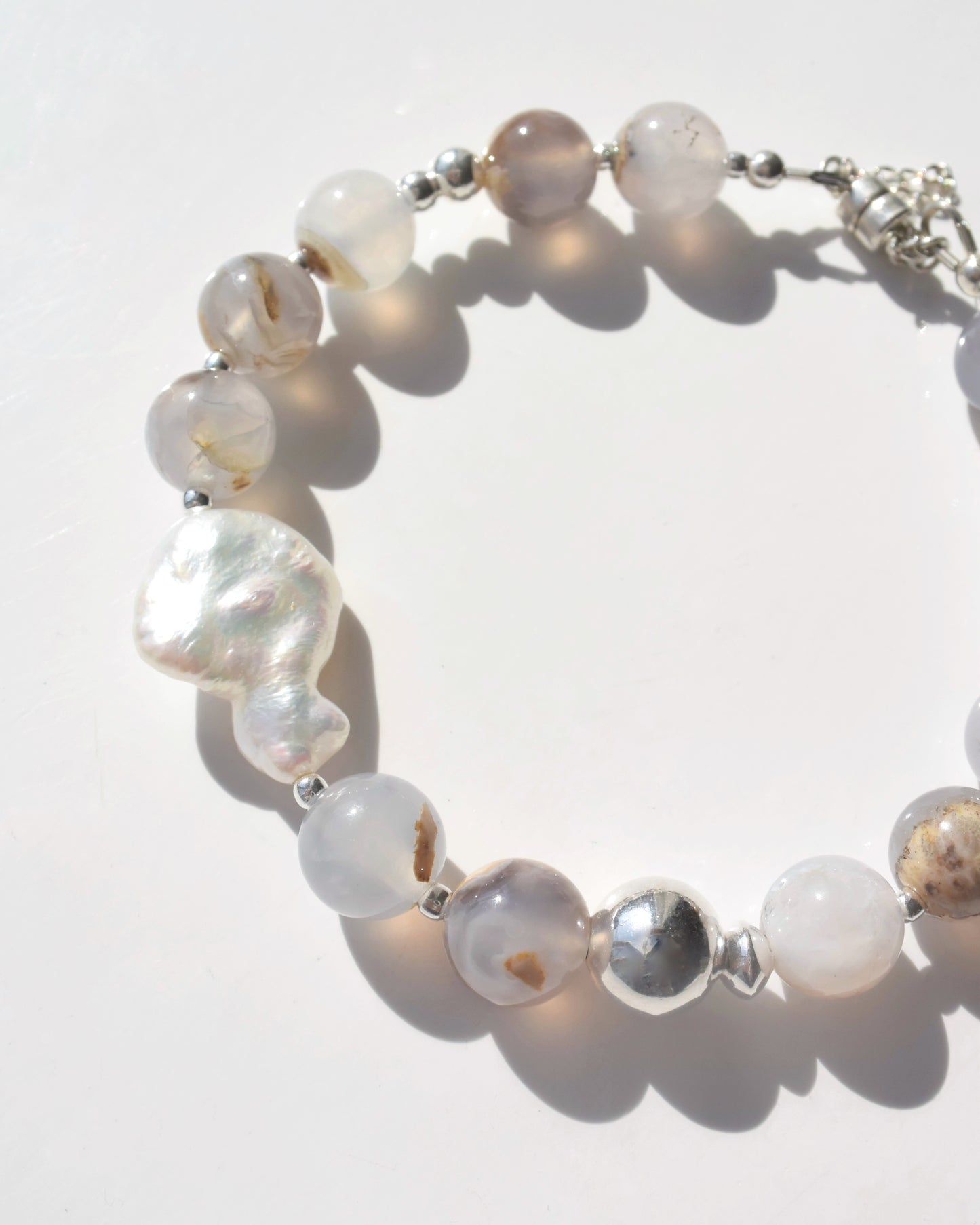 Silver〈Rounda-Bracelet-〉Blue Chalcedony