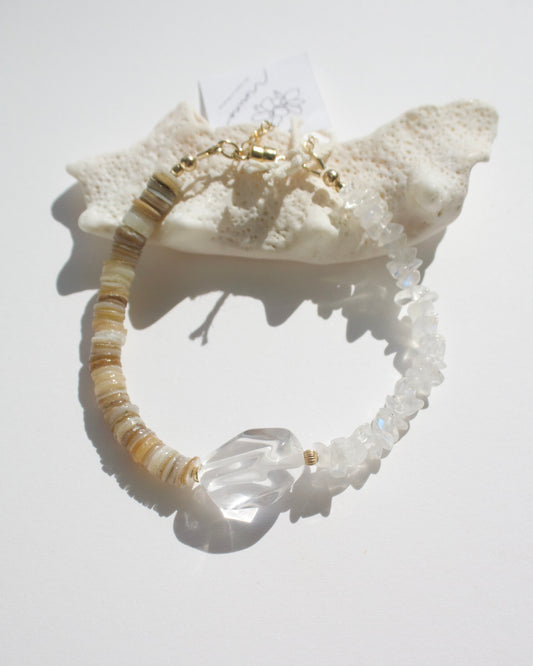 14KGF〈Magnet bracelet〉Crystal quartz×Shell