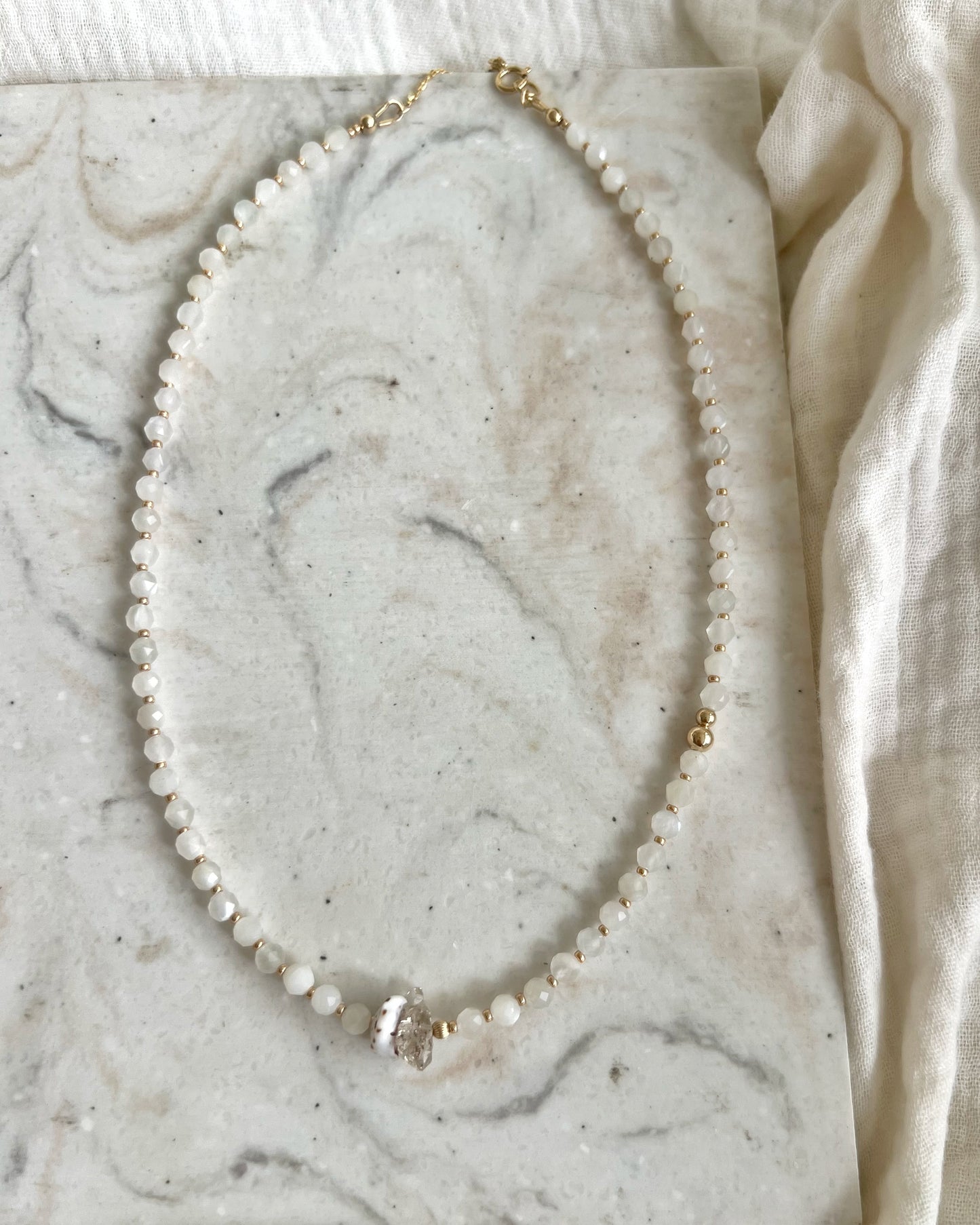 ［先行販売プライス］14KGF〈Earthing beads necklace〉White moonstone