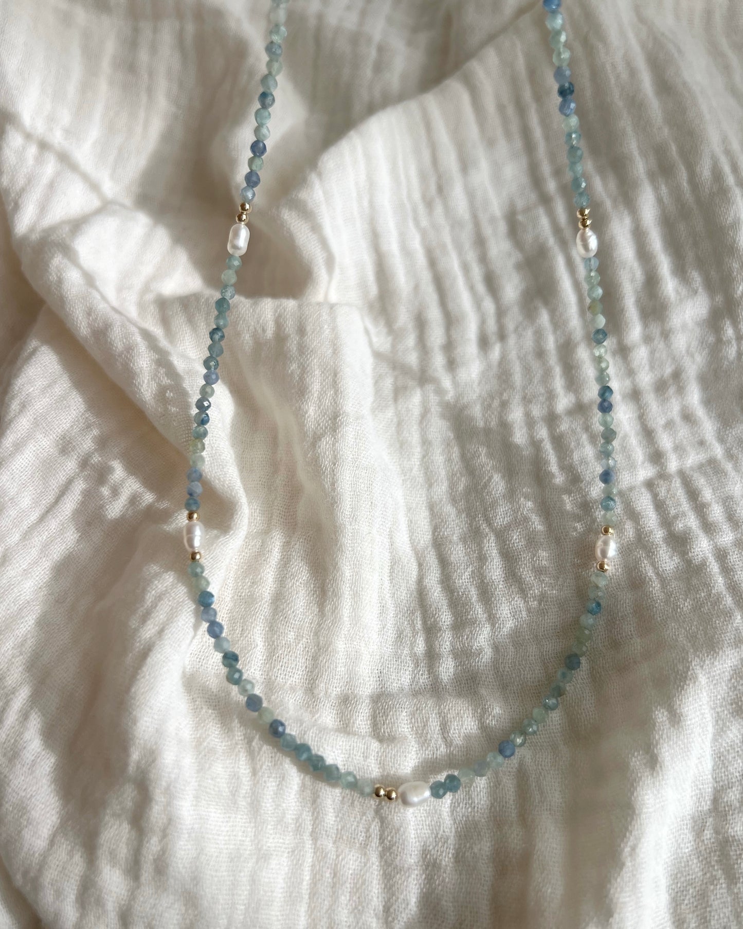 ［先行販売プライス］14KGF〈Earthing beads necklace〉Blue kyanite