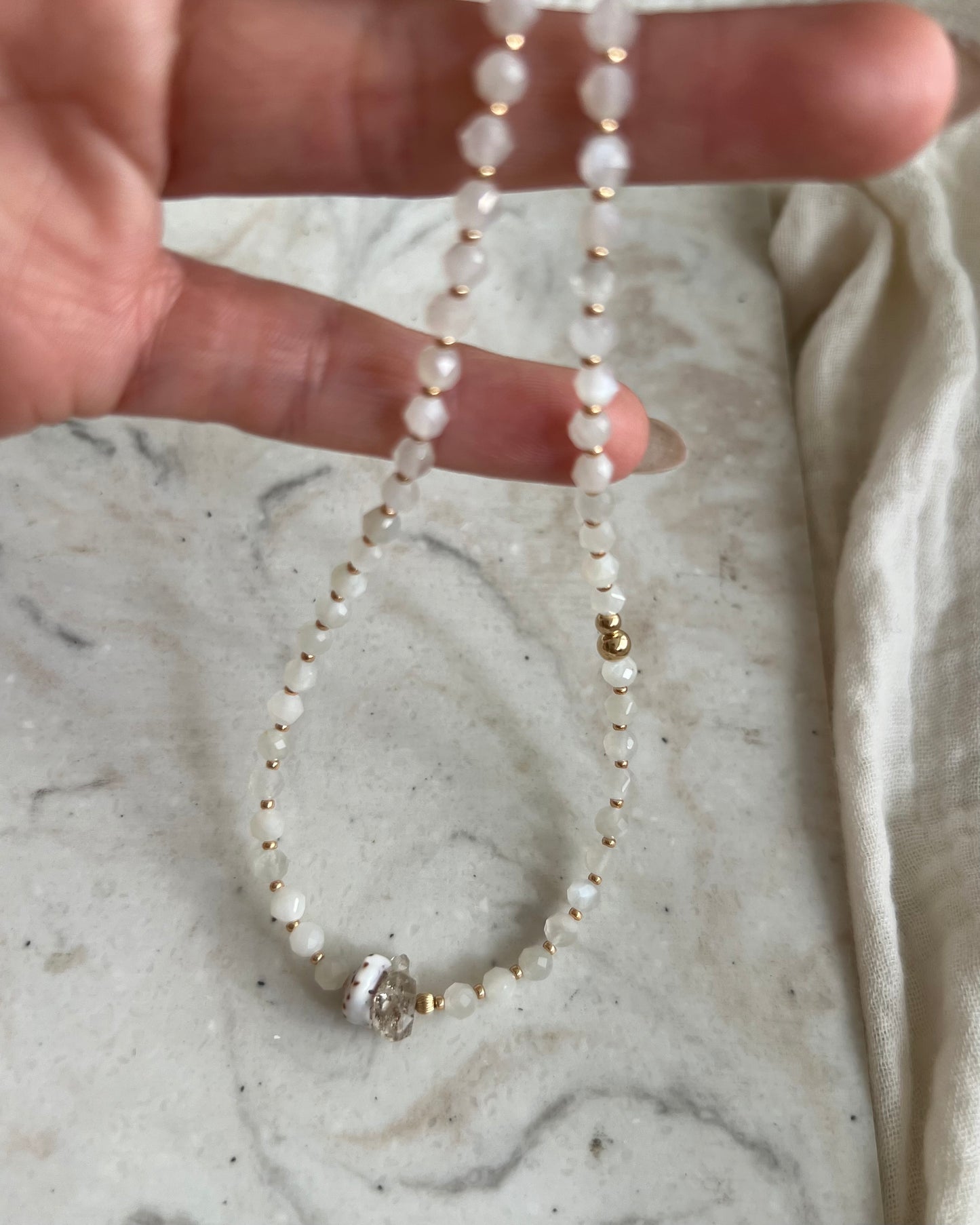 ［先行販売プライス］14KGF〈Earthing beads necklace〉White moonstone