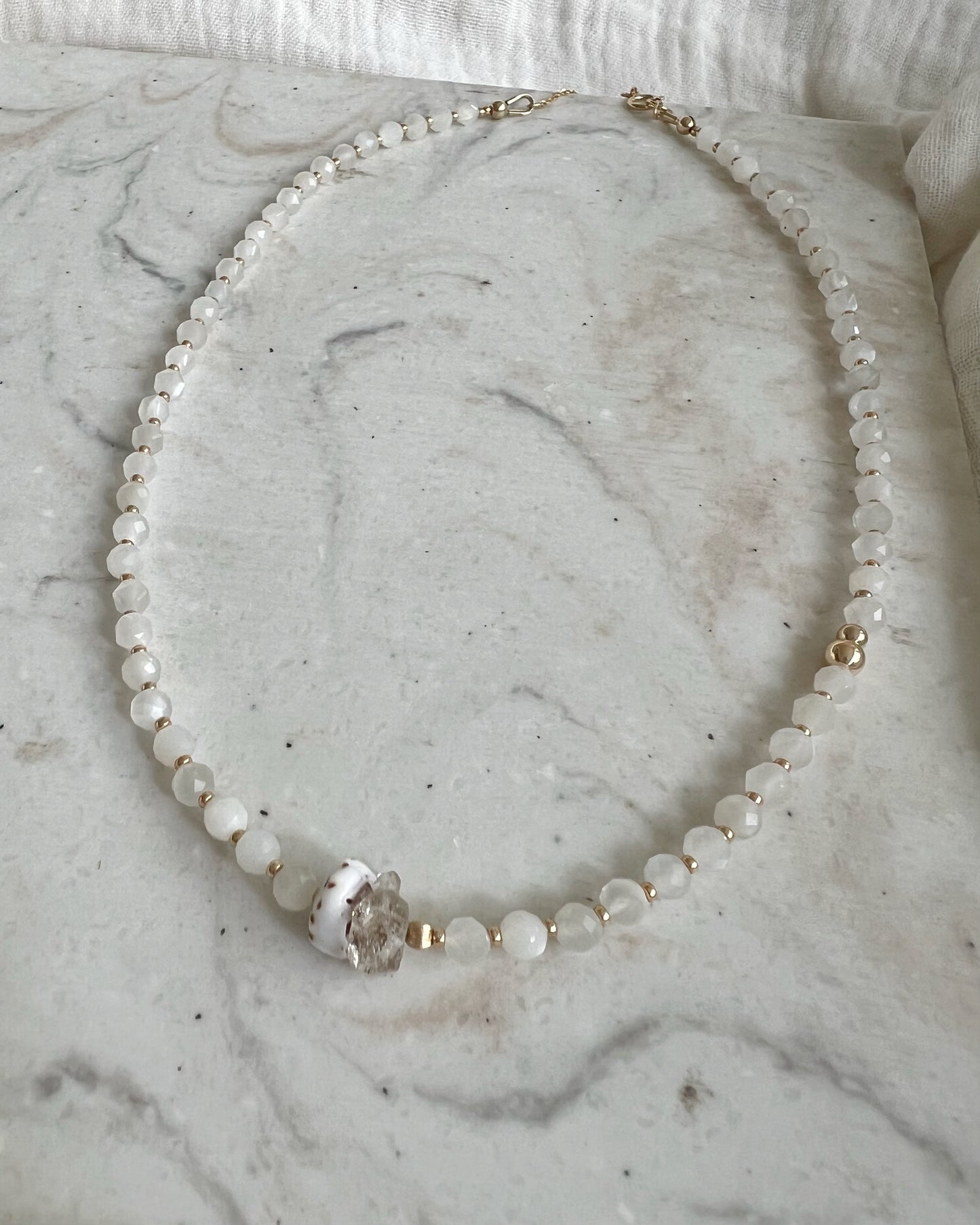 ［先行販売プライス］14KGF〈Earthing beads necklace〉White moonstone