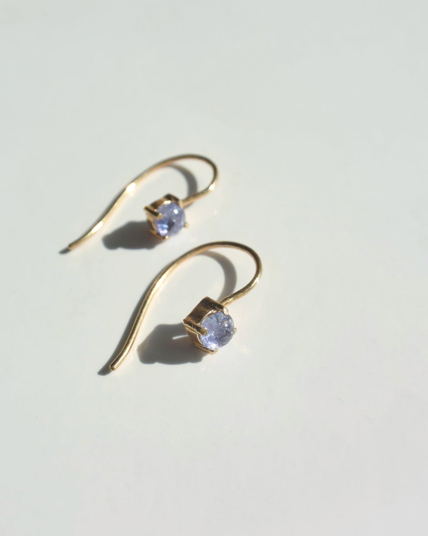 K18pt〈Hook earrings〉Tanzanite