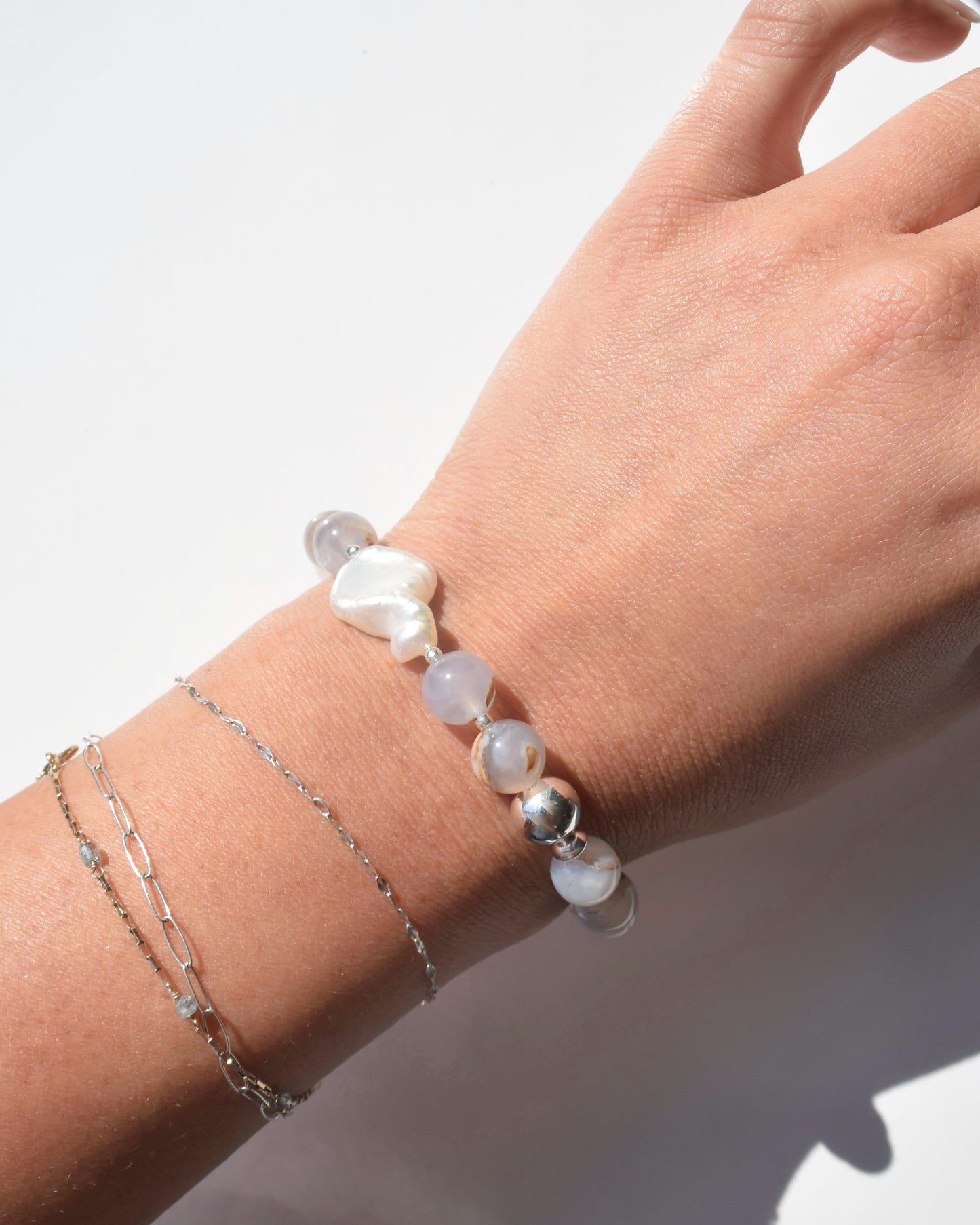 Silver〈Rounda-Bracelet-〉Blue Chalcedony