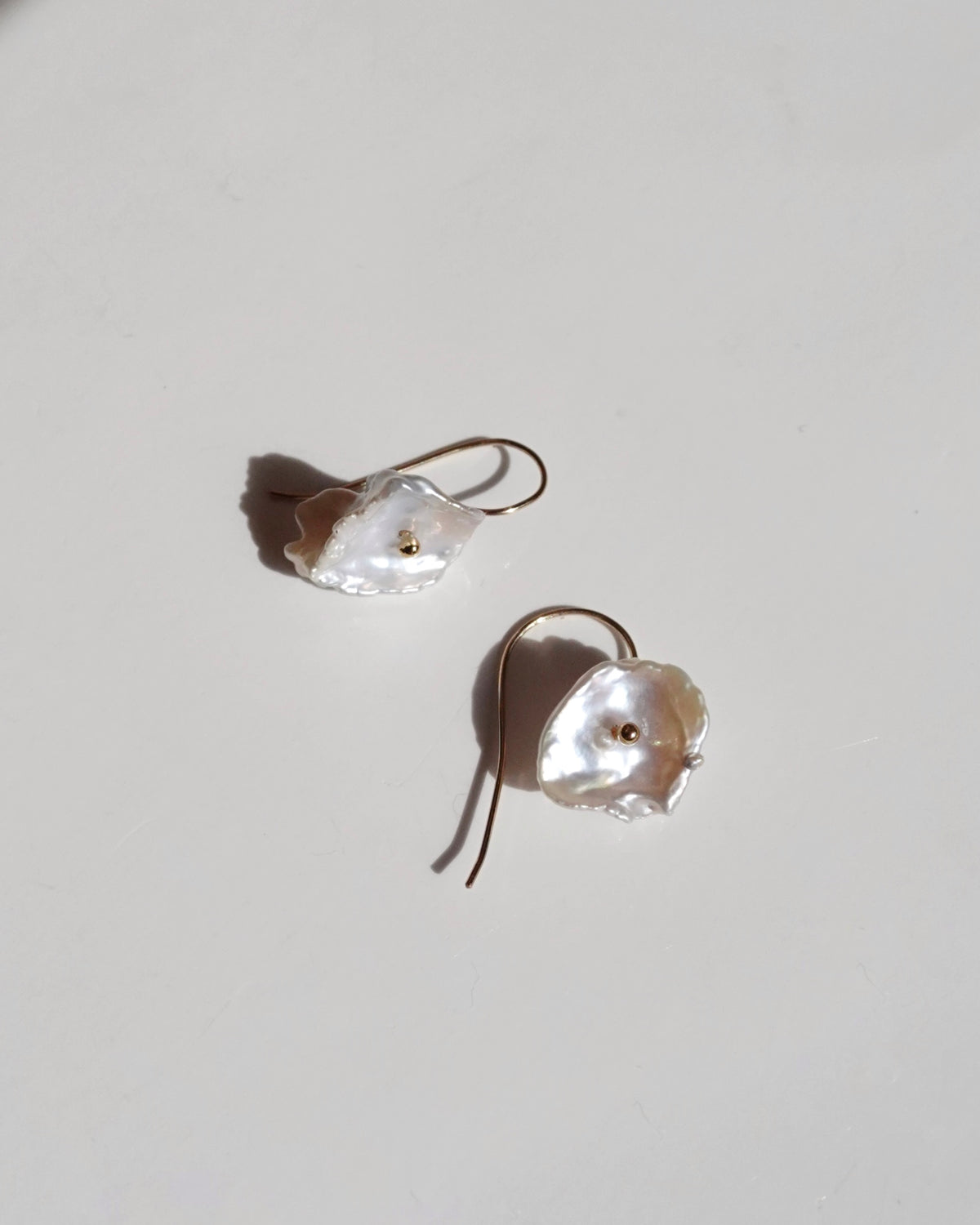 14KGF〈Fresh water pearl〉Petal earrings
