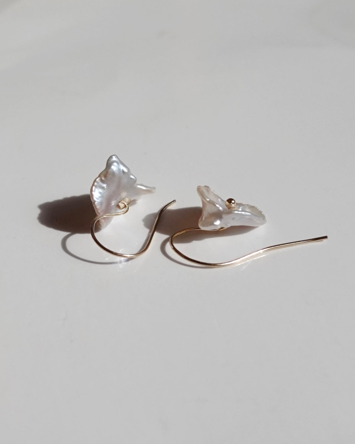 14KGF〈Fresh water pearl〉Petal earrings