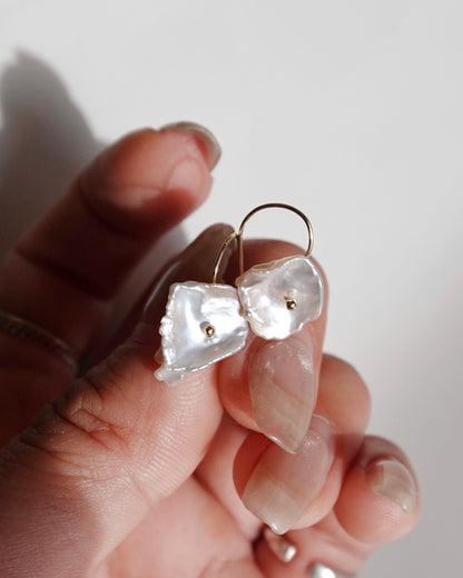 14KGF〈Fresh water pearl〉Petal earrings