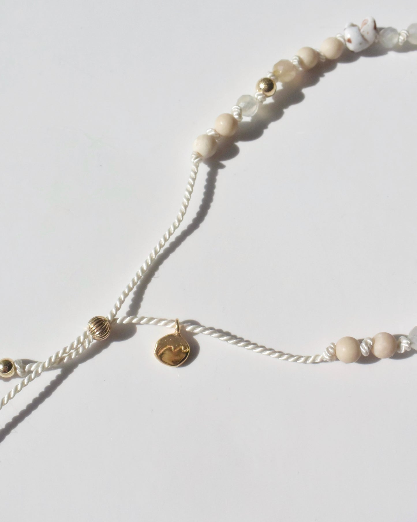 〈Silk cord bracelet〉Puka shell-White-